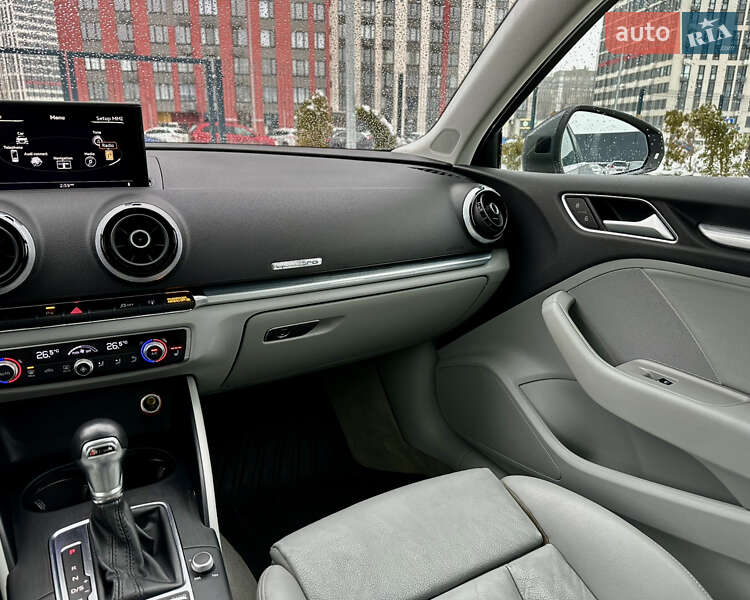 Седан Audi A3 2015 в Киеве