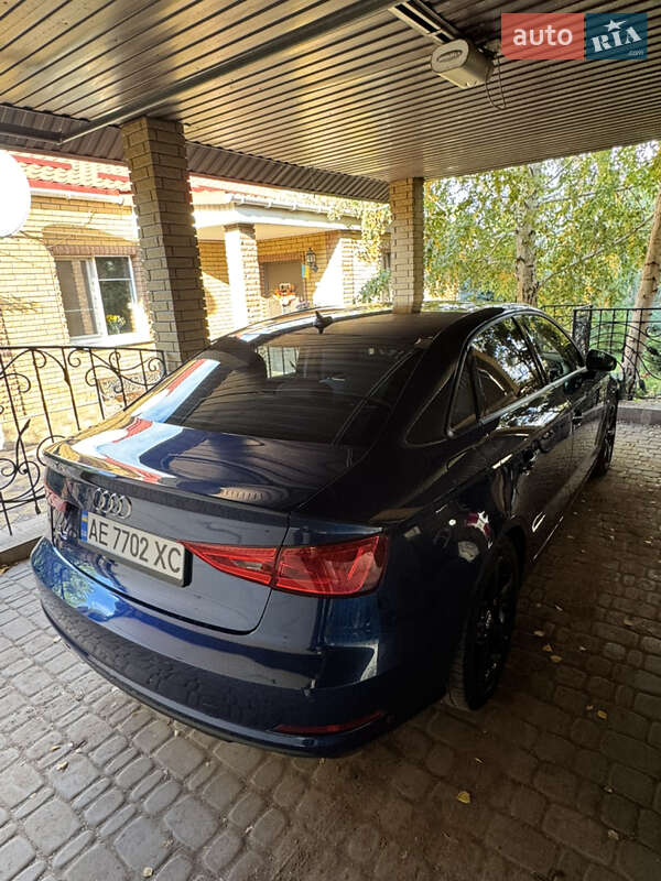 Седан Audi A3 2015 в Кривом Роге