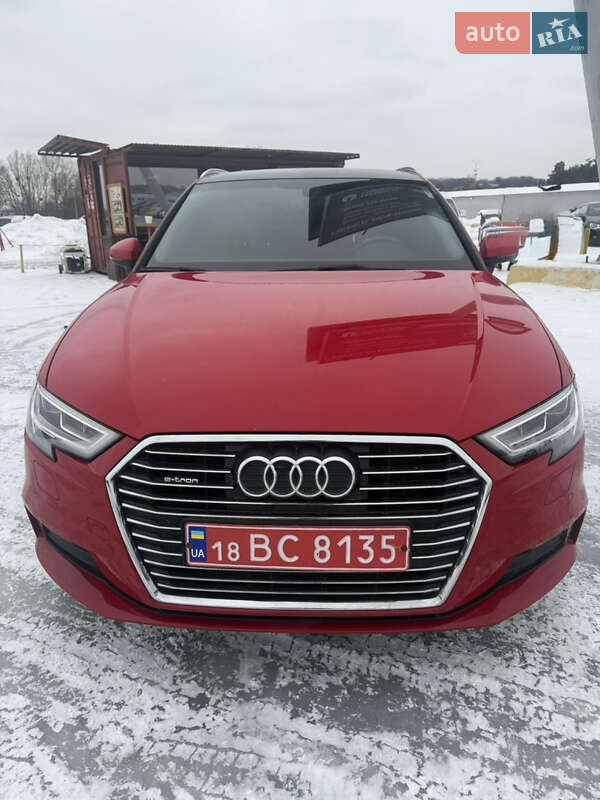 Хэтчбек Audi A3 2018 в Киеве
