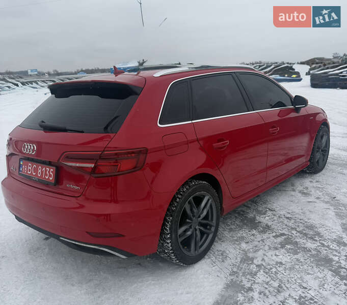 Хэтчбек Audi A3 2018 в Киеве