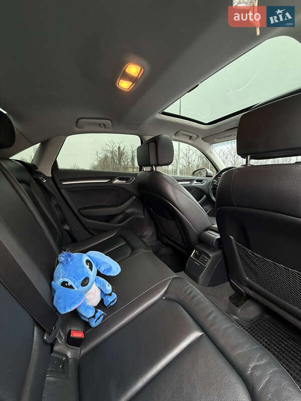 Седан Audi A3 2015 в Кривом Роге