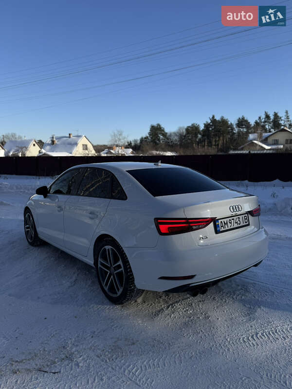 Седан Audi A3 2018 в Житомире