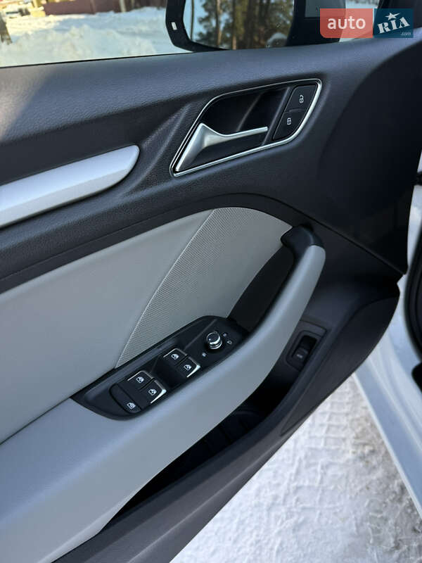 Седан Audi A3 2018 в Житомире