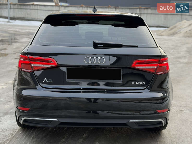 Хэтчбек Audi A3 2018 в Киеве