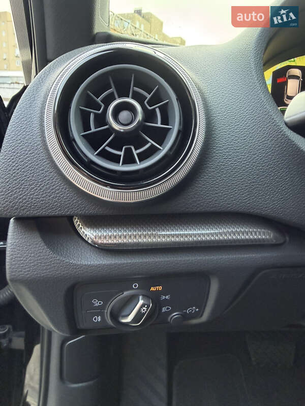 Хэтчбек Audi A3 2018 в Киеве