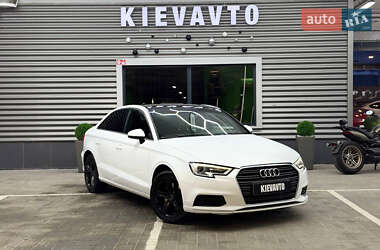 Седан Audi A3 2017 в Киеве