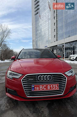 Хэтчбек Audi A3 2018 в Киеве