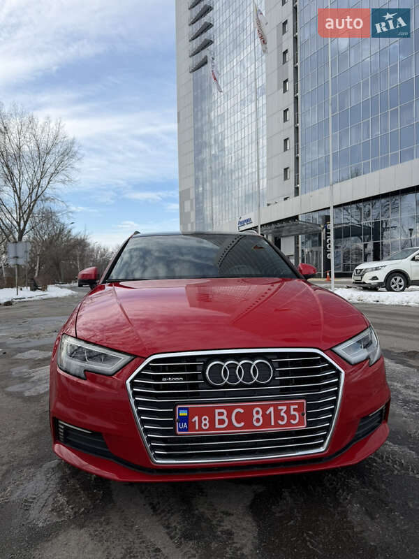 Хэтчбек Audi A3 2018 в Киеве