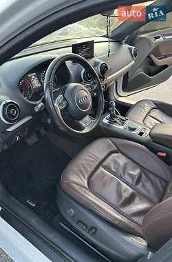 Седан Audi A3 2015 в Жовкве