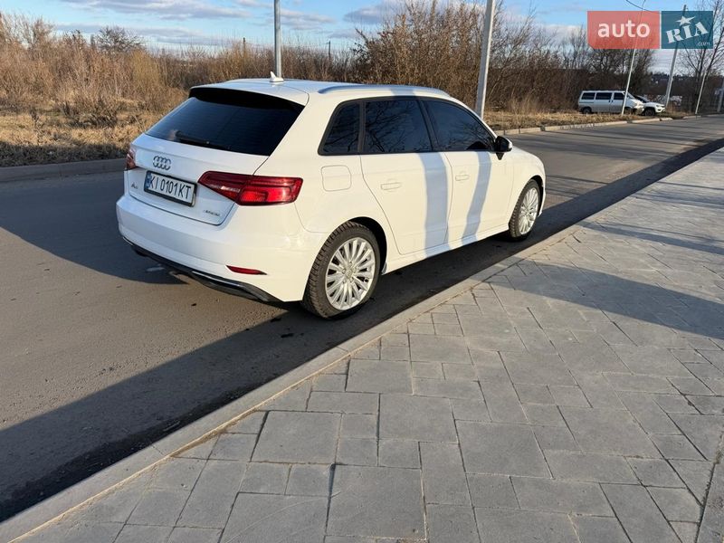 Хэтчбек Audi A3 2016 в Василькове
