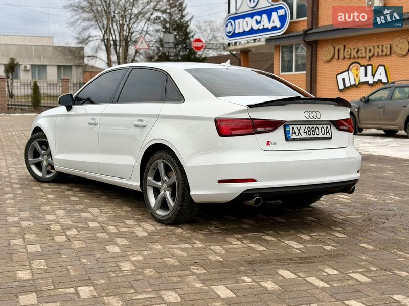Седан Audi A3 2014 в Валках