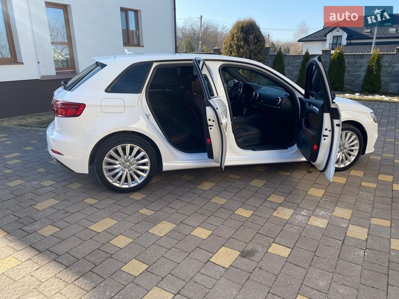 Хэтчбек Audi A3 2017 в Ровно