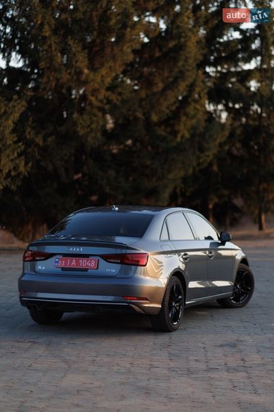 Седан Audi A3 2018 в Дубні