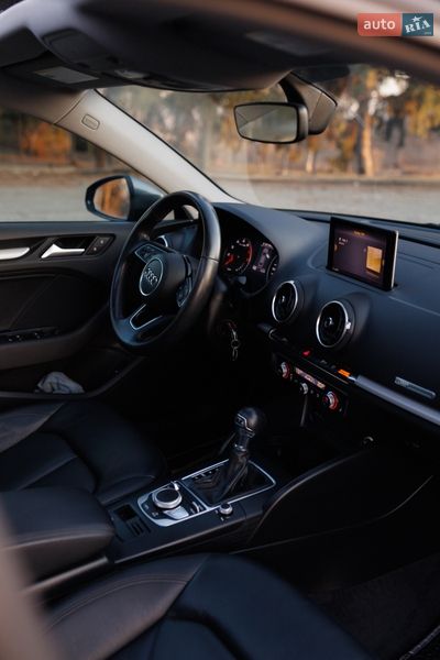 Седан Audi A3 2018 в Дубні