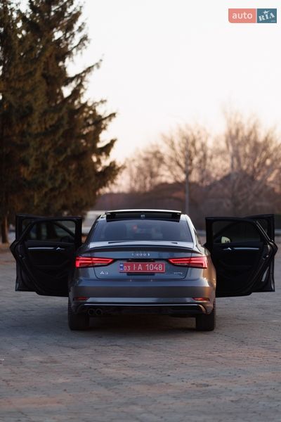 Седан Audi A3 2018 в Дубні
