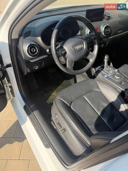 Седан Audi A3 2016 в Ужгороді