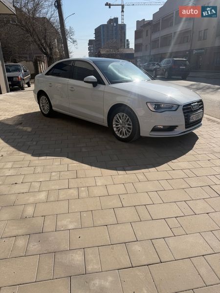 Седан Audi A3 2016 в Ужгороді