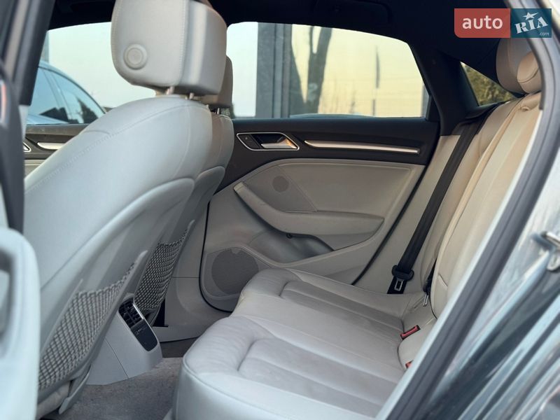 Седан Audi A3 2015 в Львові