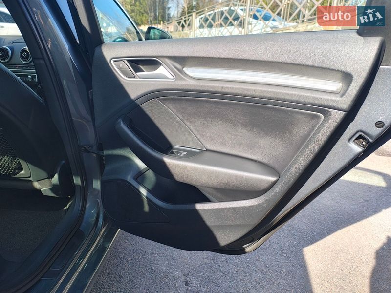 Седан Audi A3 2015 в Ровно