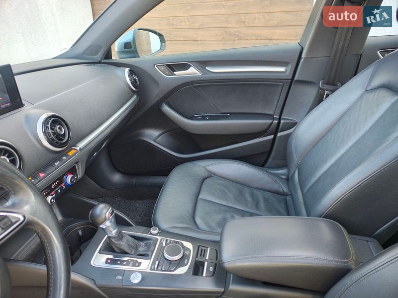 Седан Audi A3 2015 в Ровно