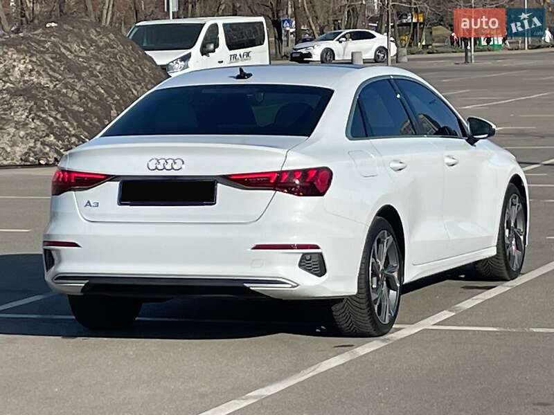 Седан Audi A3 2022 в Киеве