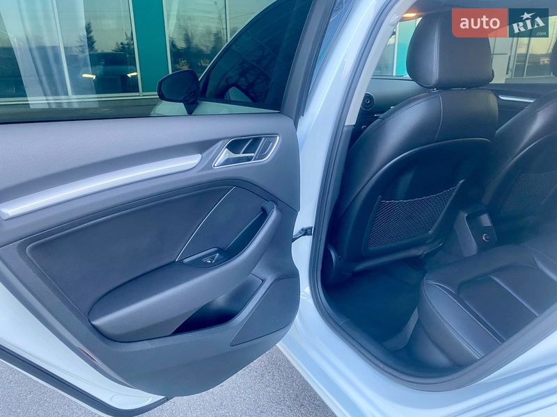 Седан Audi A3 2016 в Дніпрі