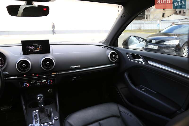 Седан Audi A3 2017 в Киеве