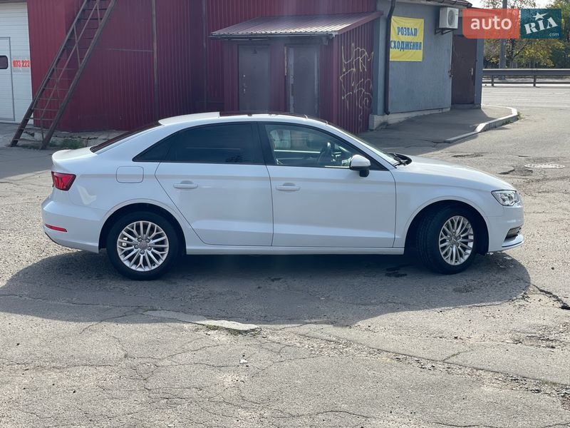 Седан Audi A3 2016 в Киеве