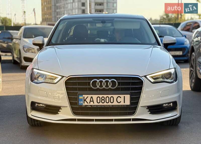 Седан Audi A3 2016 в Киеве