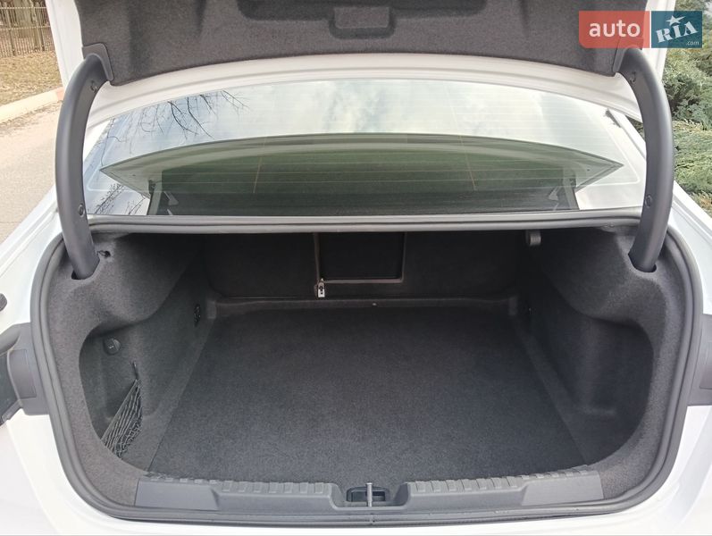 Седан Audi A3 2021 в Гатном