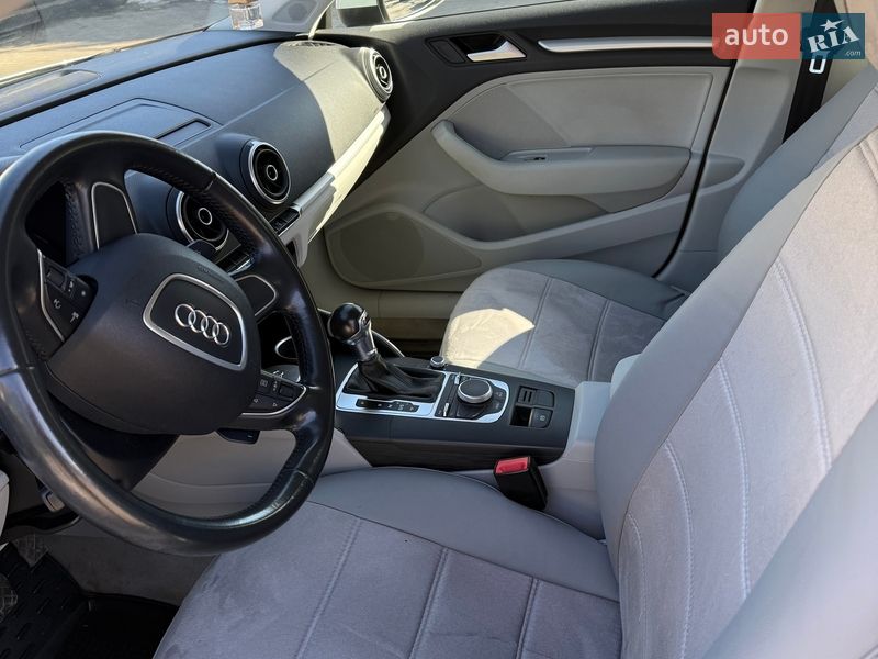 Седан Audi A3 2015 в Чернигове