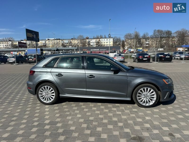 Хэтчбек Audi A3 2015 в Киеве фото 4 Хэтчбек Audi A3 2015 в Киеве
