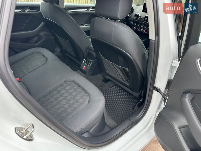 Седан Audi A3 2013 в Киеве