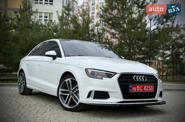 Седан Audi A3 2017 в Ивано-Франковске