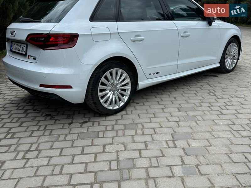 Хэтчбек Audi A3 2015 в Самборе
