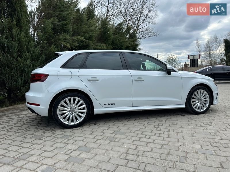 Хэтчбек Audi A3 2015 в Самборе