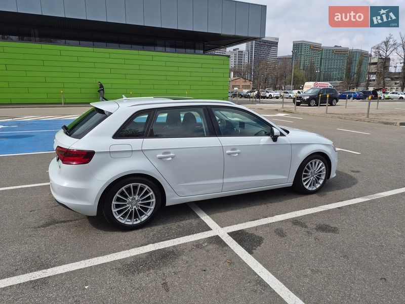 Хэтчбек Audi A3 2016 в Киеве