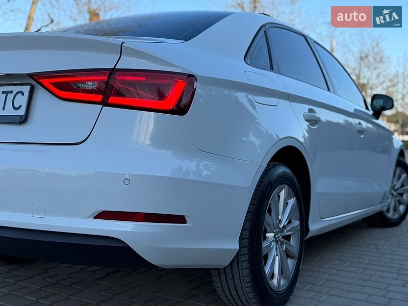 Седан Audi A3 2015 в Одессе