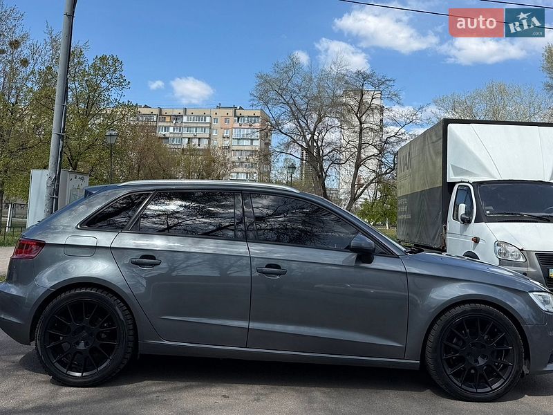 Хэтчбек Audi A3 2016 в Киеве