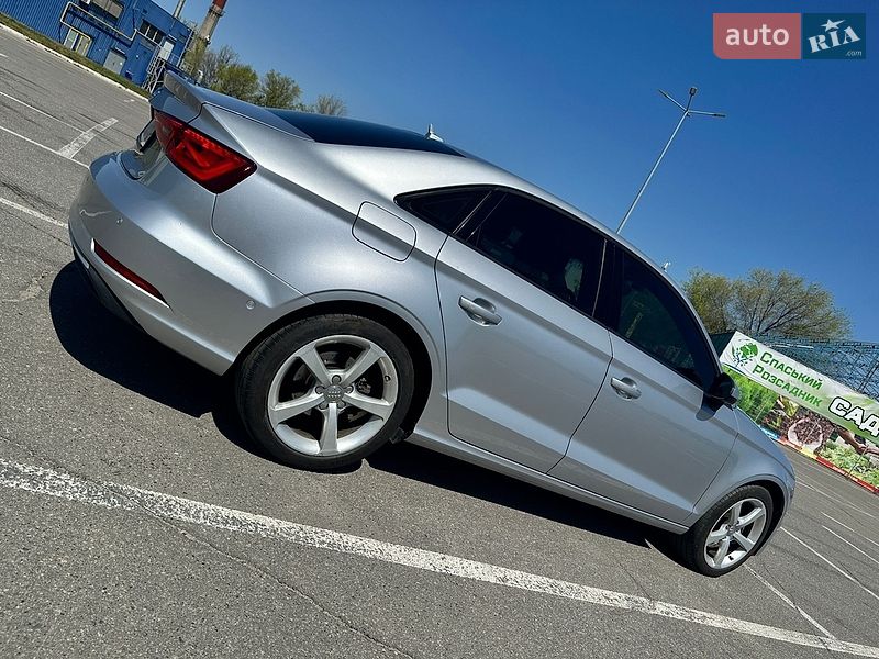 Седан Audi A3 2015 в Дніпрі