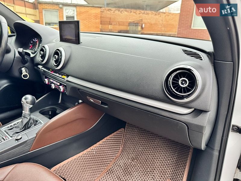 Седан Audi A3 2015 в Одессе