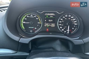 Хетчбек Audi A3 2016 в Чернівцях