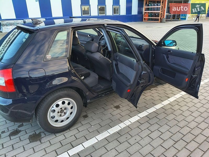 Хэтчбек Audi A3 2001 в Славуте