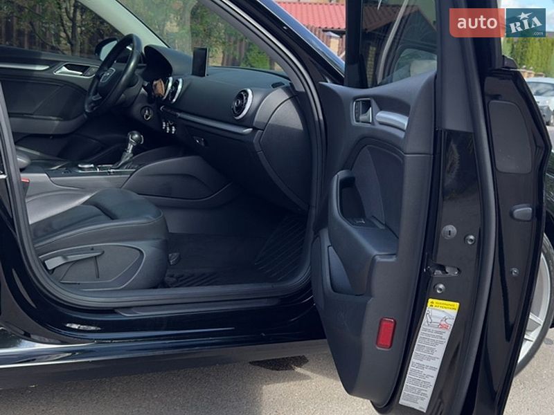 Седан Audi A3 2016 в Киеве