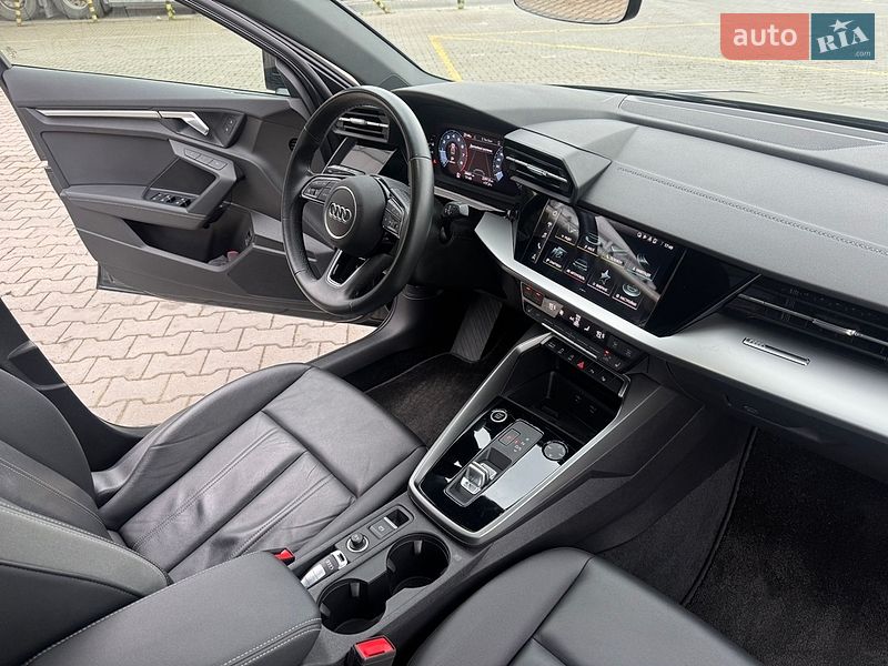 Седан Audi A3 2022 в Чернівцях