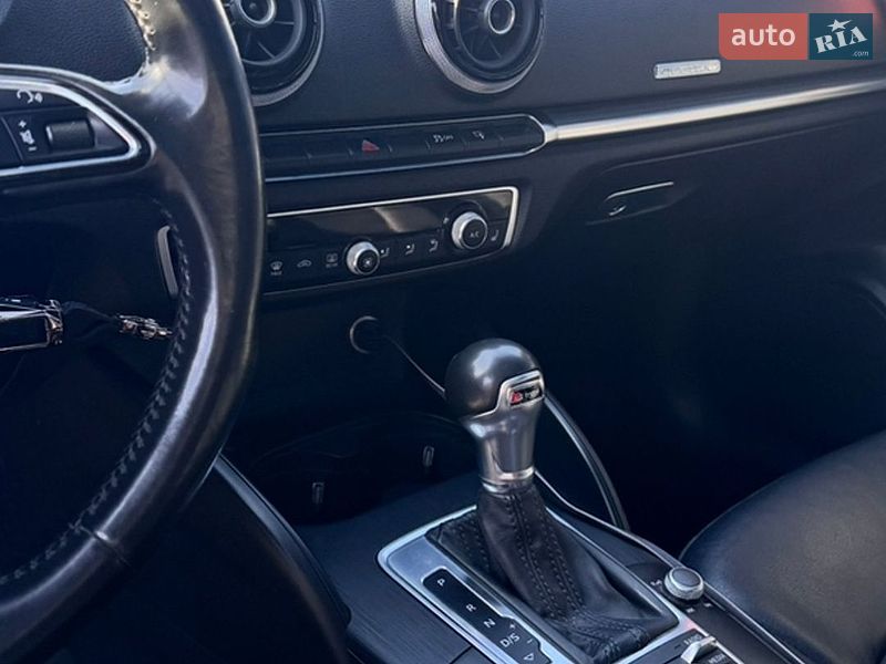 Седан Audi A3 2015 в Николаеве