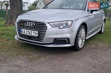 Хэтчбек Audi A3 2017 в Киеве