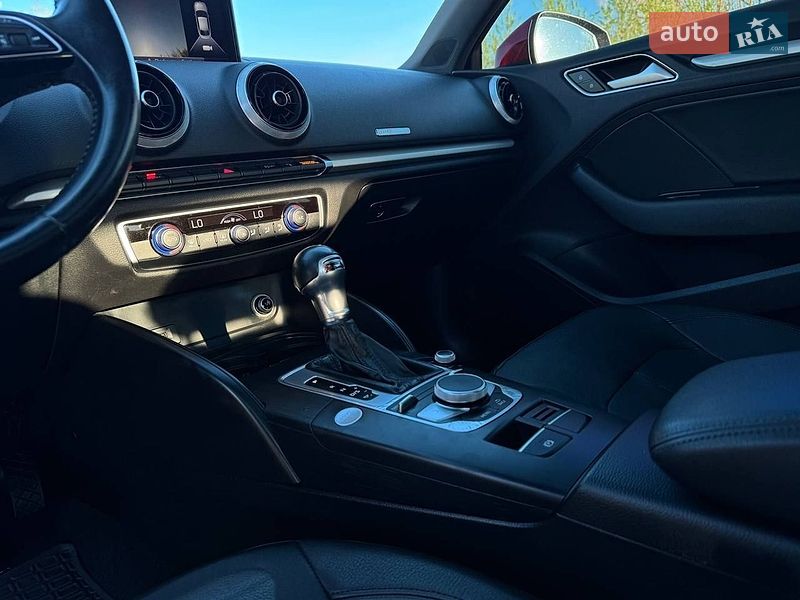 Седан Audi A3 2016 в Дрогобыче
