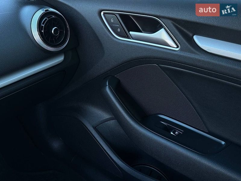 Седан Audi A3 2016 в Дрогобыче