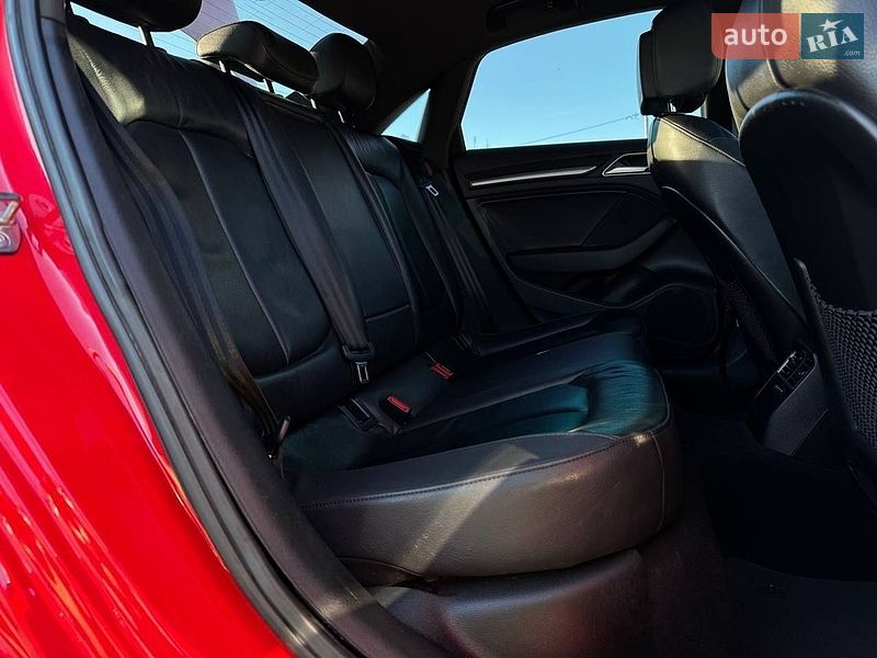 Седан Audi A3 2016 в Дрогобыче